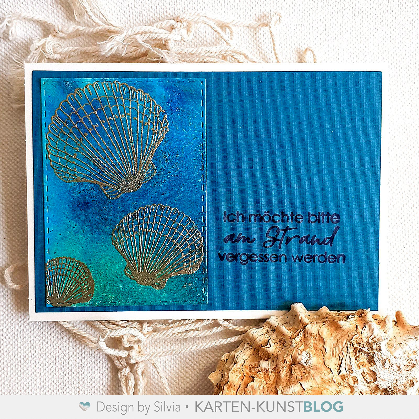 Maritime Glitzerkarte mit Muscheln und Struktur