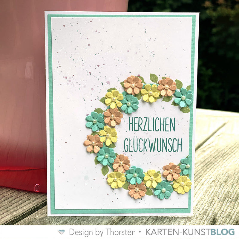 Blumenkranz mit Glückwünschen