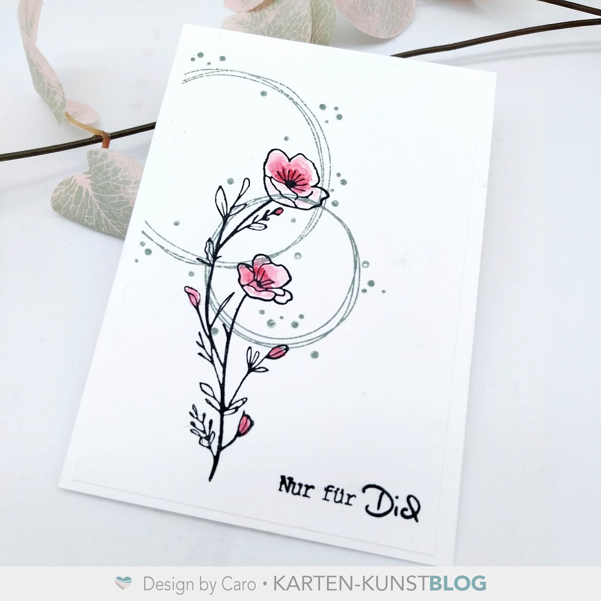 Zarte Blumenkarte mit Kreisen