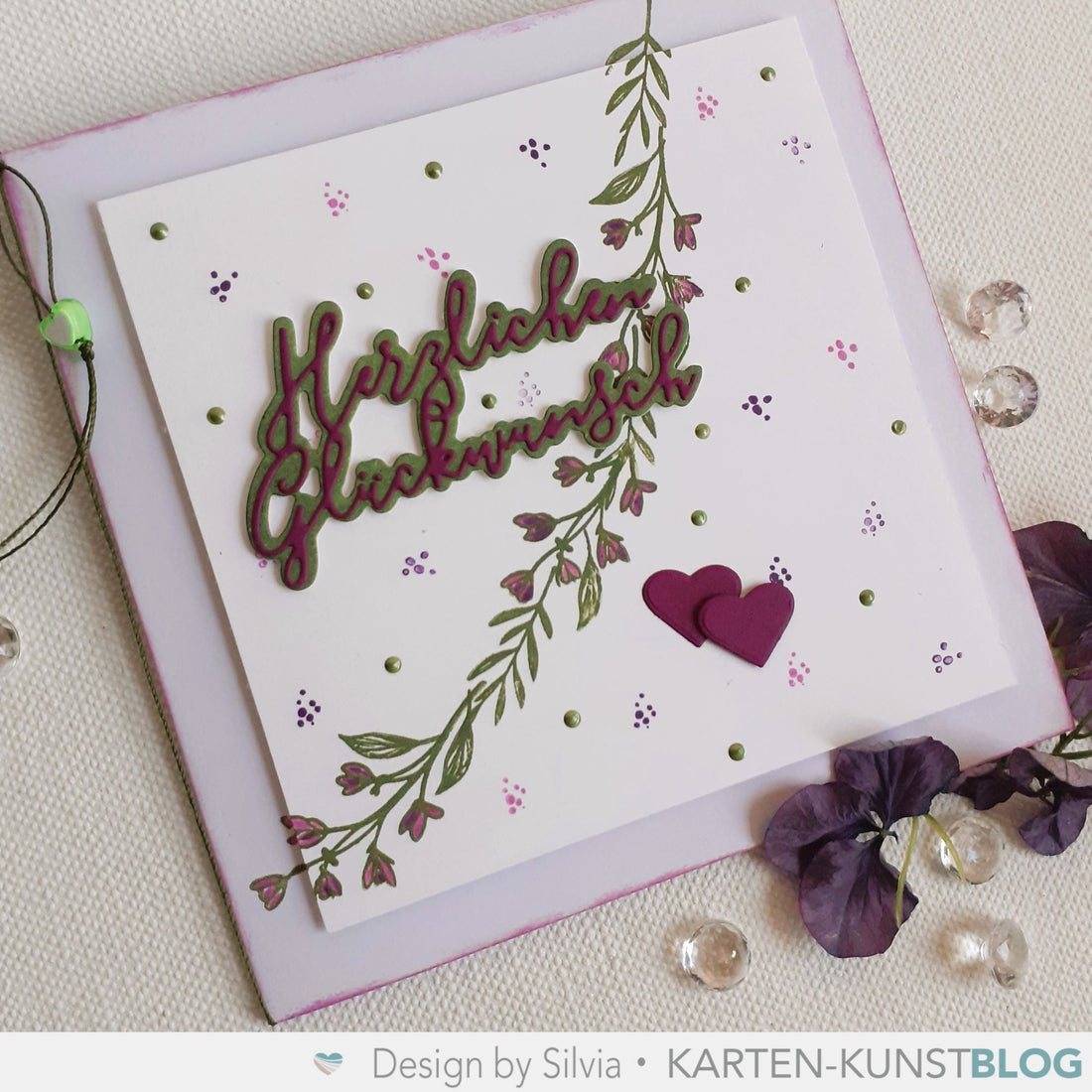 Grußkarte mit Blätterkranz und elegantem Schriftzug
