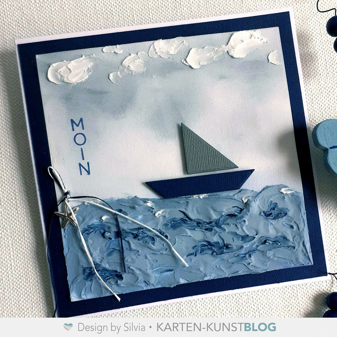 Nordlicht-Farbinspiration: Maritime Mixed-Media-Karte mit Strukturpaste