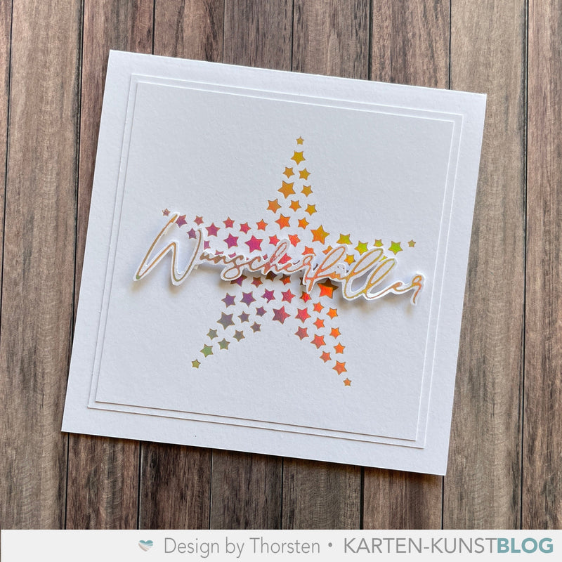 Schlichte Weihnachtskarte mit ausgeschnittenem Hot Foil Schriftzug und Sternenmotiv
