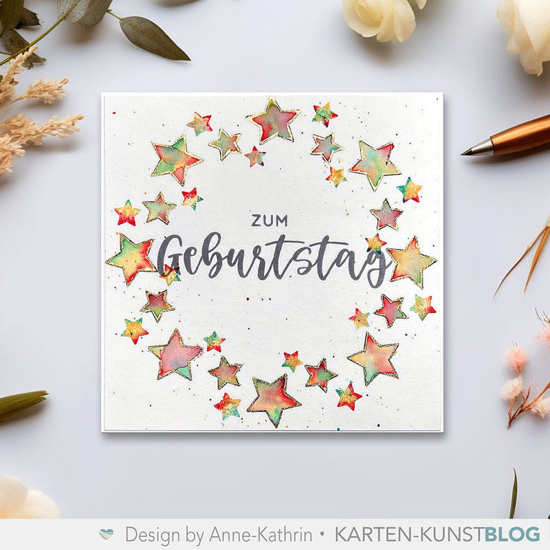 Sterne im Kreis: Geburtstags-Karte mit Metallic-Akzenten und Distress Inks