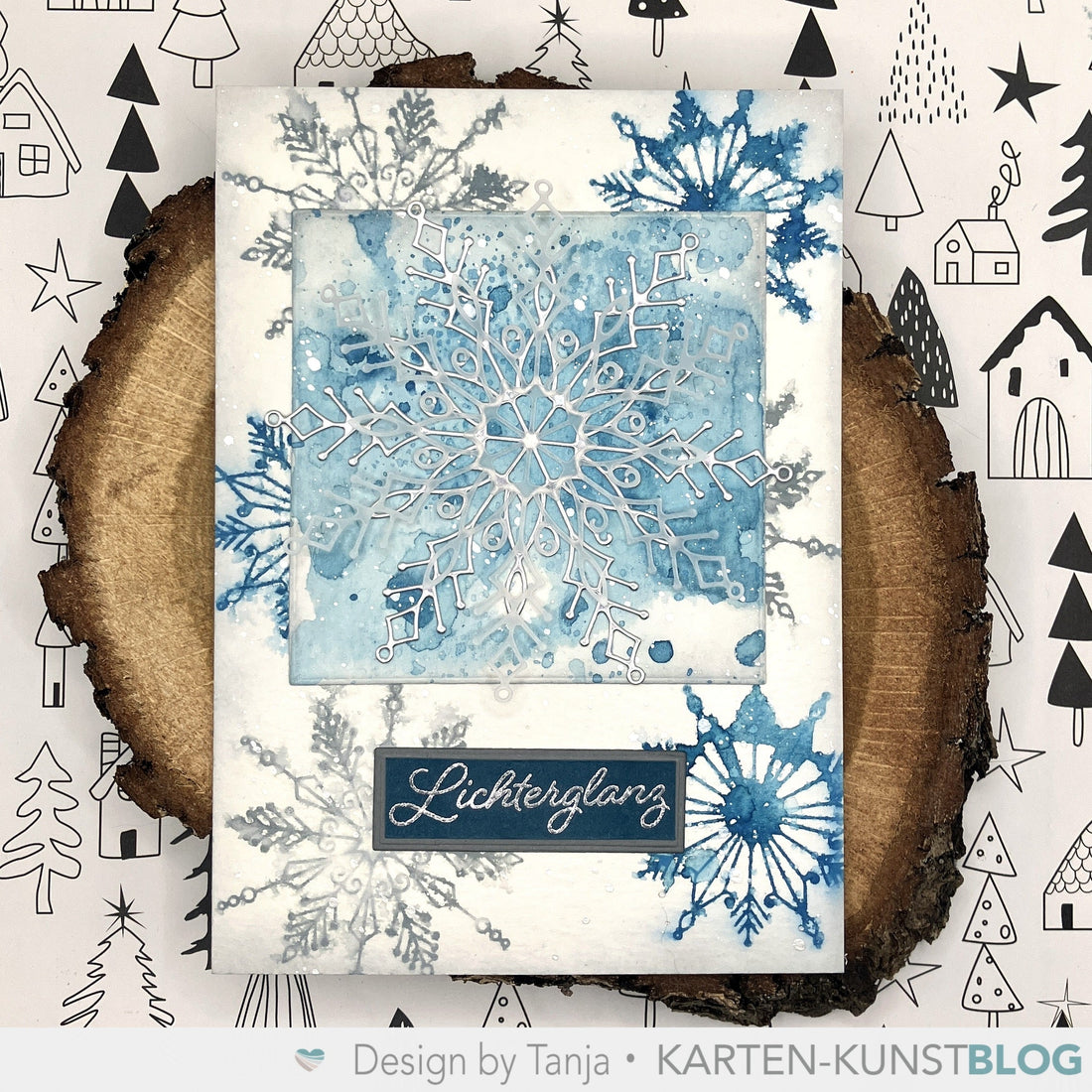 Schneeflocken-Zauber: Weihnachtskarte mit Silberakzenten und Embossing