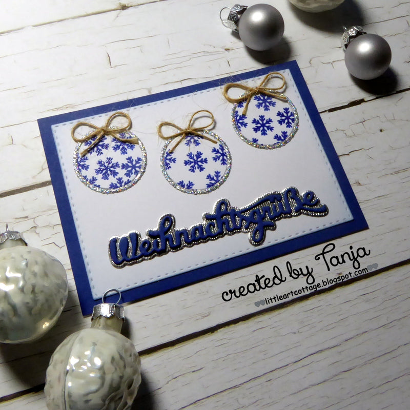 Weihnachtsgrüße und Christbaumkugeln