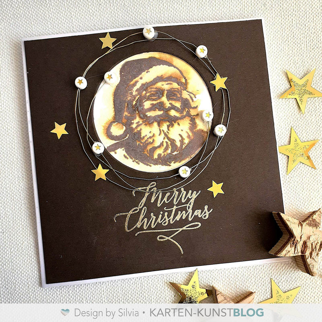 Weihnachtskarte mit Santa und Perlenkranz