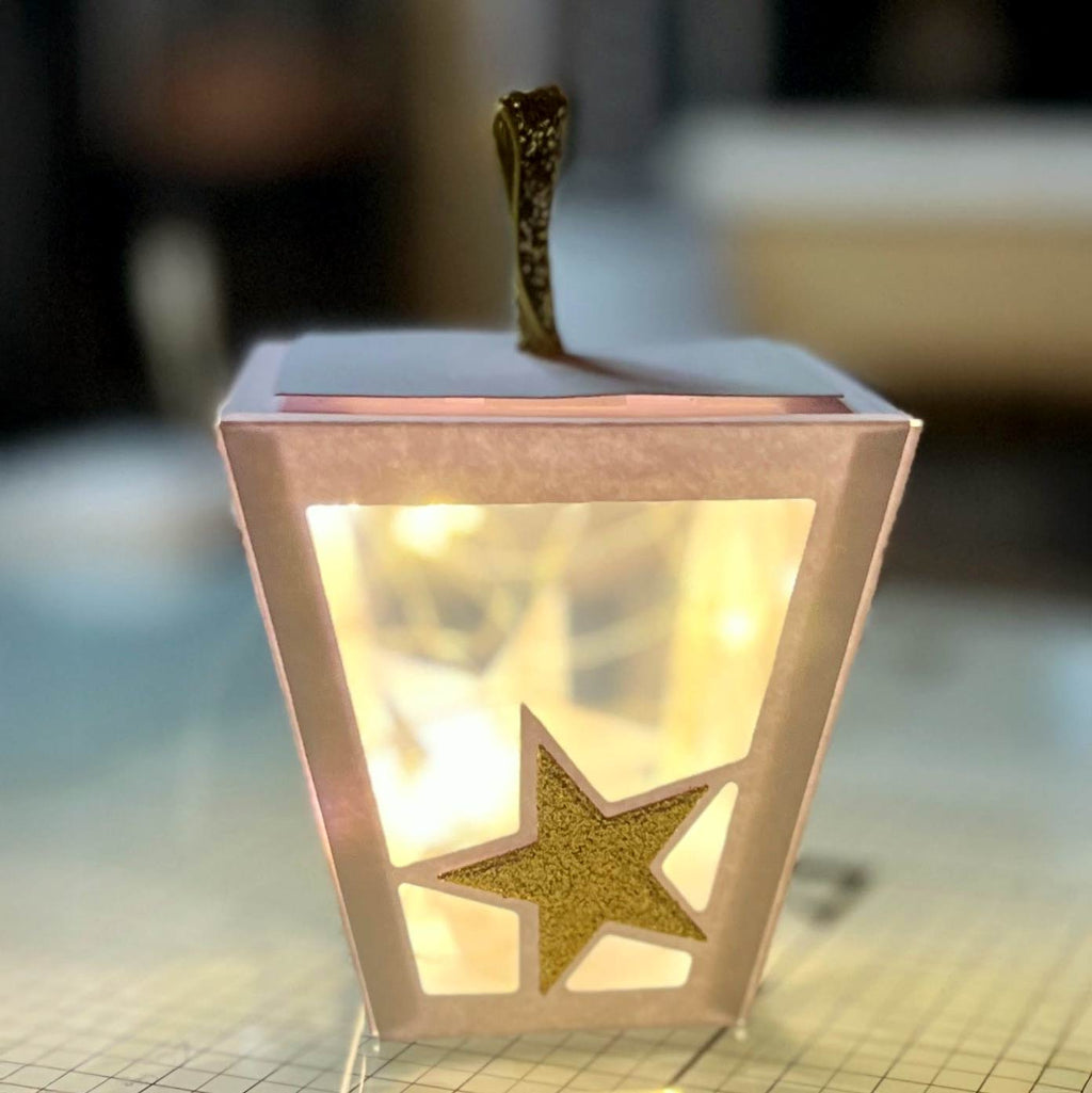 Alle neuen Karten-Kunst Stanzschablonen in einem festlichen Bundle - mit 15% Rabatt!